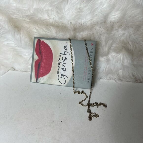 Red lips book cover crossbody bag extremely elegant pre owned . - Picture 10 of 11